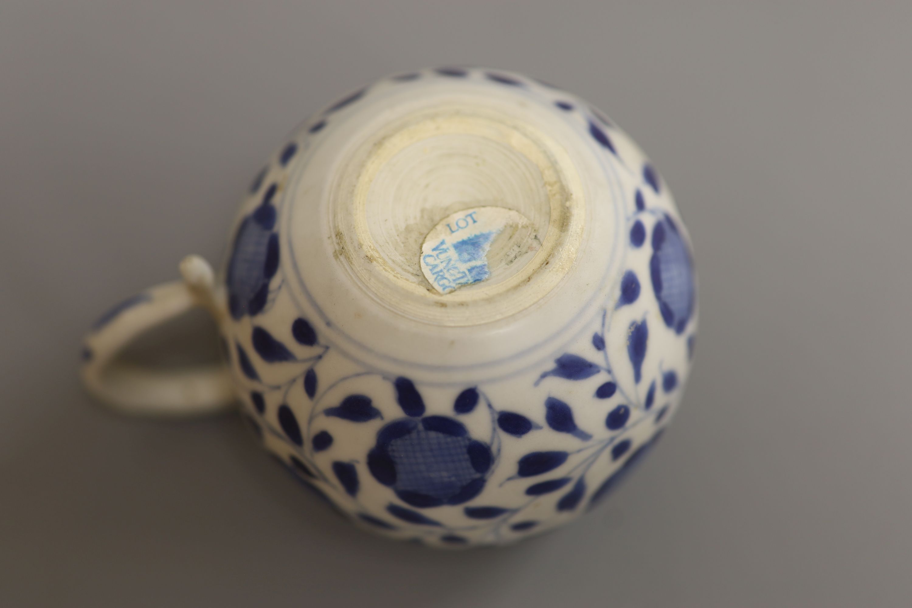 A Chinese Vungtao cargo blue and white mustard pot and cover, height 9cm